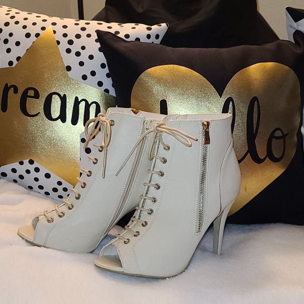 Zipper-tie up Bootie